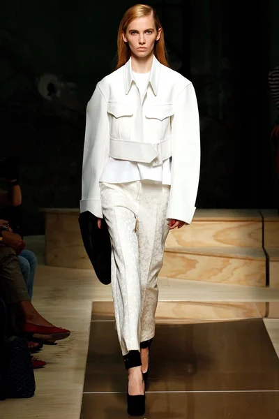 Look 11